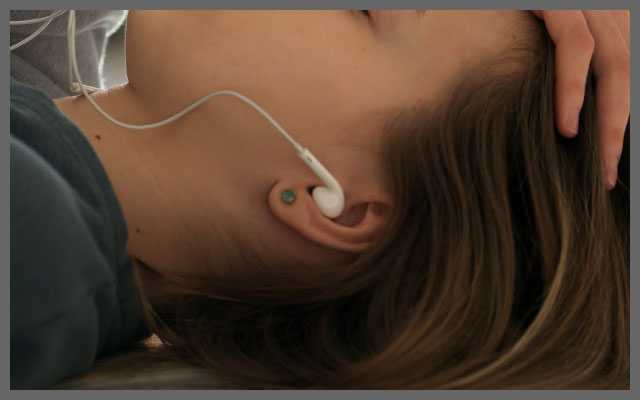 수면-이어폰-습관